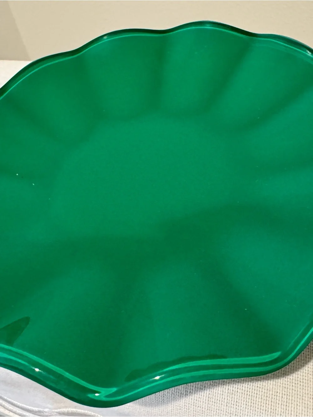 Vibrant Emerald Green scalloped Plate Set  x 2